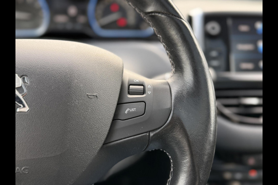 Peugeot 2008 1.2 PureTech Allure 2e Eigenaar,Navi,Pano,Camera,Clima,Cruise,PDC,Trekhaak,Apple Carplay,N.A.P,APK tot 05-2026