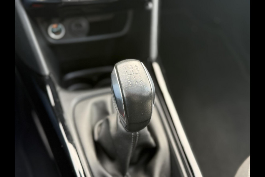 Peugeot 2008 1.2 PureTech Allure 2e Eigenaar,Navi,Pano,Camera,Clima,Cruise,PDC,Trekhaak,Apple Carplay,N.A.P,APK tot 05-2026