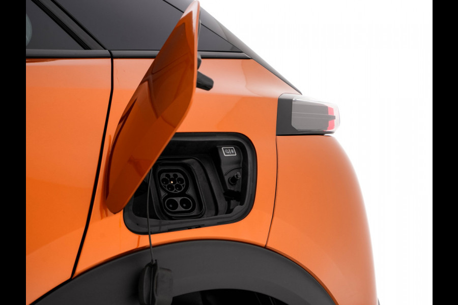 Peugeot e-2008 EV Active Pack 50 kWh [ 3-Fase ] {SOH-100%} (INCL-BTW) *FULL-LED | CARPLAY | MICROFIBRE-COMFORT-SEATS | CCS-FASTLOADER | KEYLESS | ECC | PDC | CRUISE | DIGI-COCKPIT | LANE-ASSIST | DAB | CARBON-INLAY |  *
