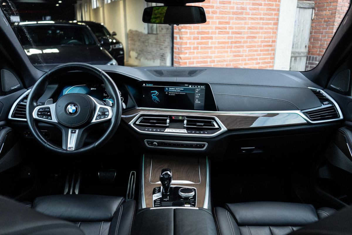 BMW X5 xDrive45e M-Sport Pano / HUD / Softclose BMW X5 xDrive45e M-Sport Pano / HUD / Softclose