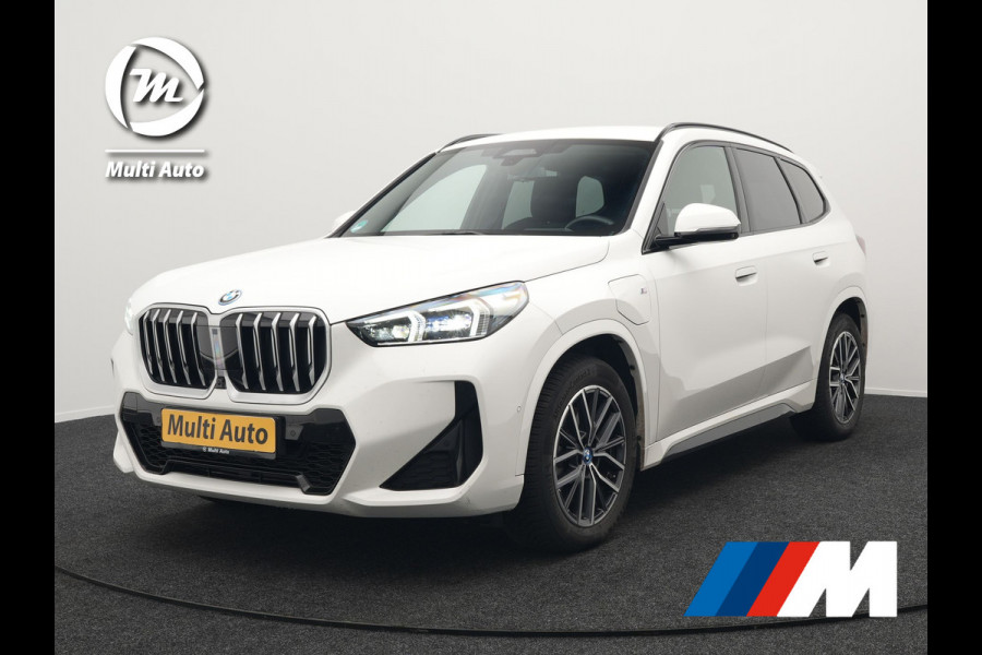 BMW X1 xDrive30e M Sport Plug In Hybrid 326pk Dealer O.H PHEV | Trekhaak Af Fabriek | Head Up | 360 Camera | Adaptive Cruise | Harman Kardon | Alcantara Sportstoelen Memory & Verwarmd | Apple Carplay | Navigatie | Sfeerverlichting |