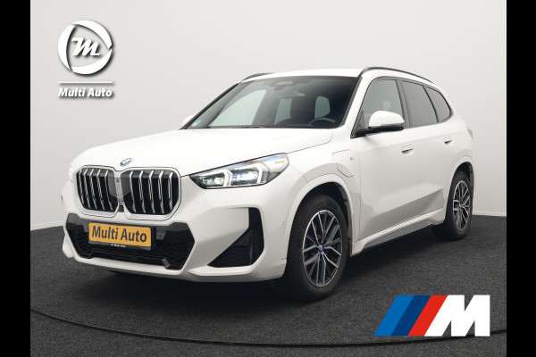 BMW X1 xDrive30e M Sport Plug In Hybrid 326pk Dealer O.H PHEV | Trekhaak Af Fabriek | Head Up | 360 Camera | Adaptive Cruise | Harman Kardon | Alcantara Sportstoelen Memory & Verwarmd | Apple Carplay | Navigatie | Sfeerverlichting |