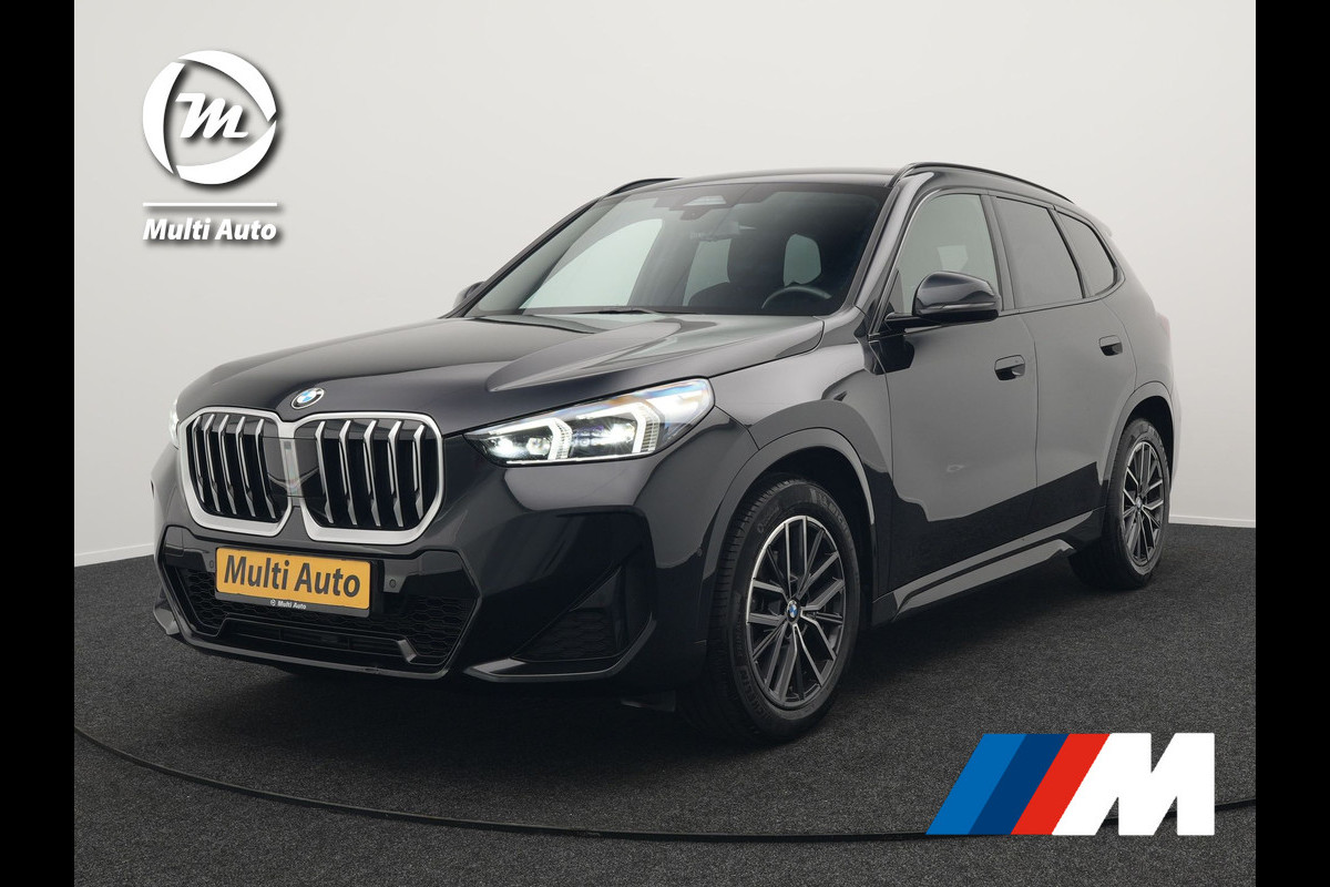 BMW X1 sDrive18i M-Sport Automaat Nieuw Model Dealer O.H. | Trekhaak af Fabriek | Alcantara Sportstoelen Memory & Verwarmd | Camera | Cruise Control | Blis | Park Assist | Apple Carplay | Navigatie | Sfeerverlichting |