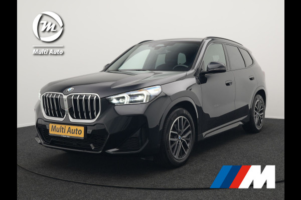 BMW X1 sDrive18i M-Sport Automaat 136pk Dealer O.H. | Trekhaak af Fabriek | Alcantara Sportstoelen Memory & Verwarmd | Camera | Cruise Control | Blis | Park Assist | Apple Carplay | Navigatie | Sfeerverlichting |