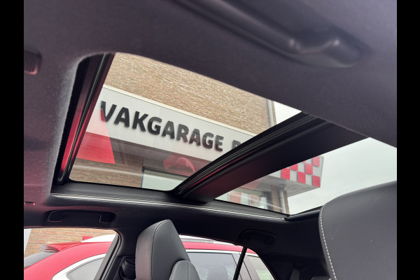Toyota Corolla Hybrid 140 Executive / Bi tone | Schuif-/kantel dak | JBL | Head-up | 18 inch | Rijklaar!!!