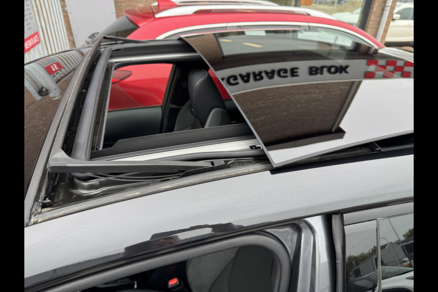 Toyota Corolla Hybrid 140 Executive / Bi tone | Schuif-/kantel dak | JBL | Head-up | 18 inch | Rijklaar!!!