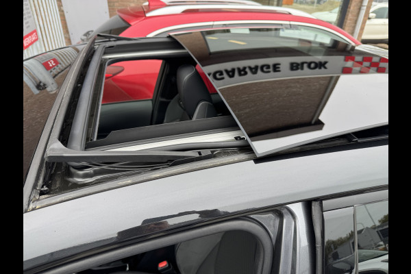 Toyota Corolla Hybrid 140 Executive / Bi tone | Schuif-/kantel dak | JBL | Head-up | 18 inch | Rijklaar!!!