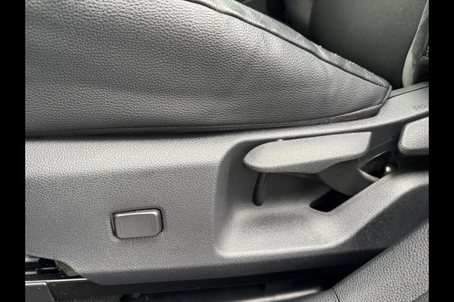 Toyota Corolla Hybrid 140 Executive / Bi tone | Schuif-/kantel dak | JBL | Head-up | 18 inch | Rijklaar!!!