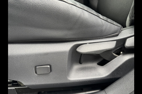 Toyota Corolla Hybrid 140 Executive / Bi tone | Schuif-/kantel dak | JBL | Head-up | 18 inch | Rijklaar!!!