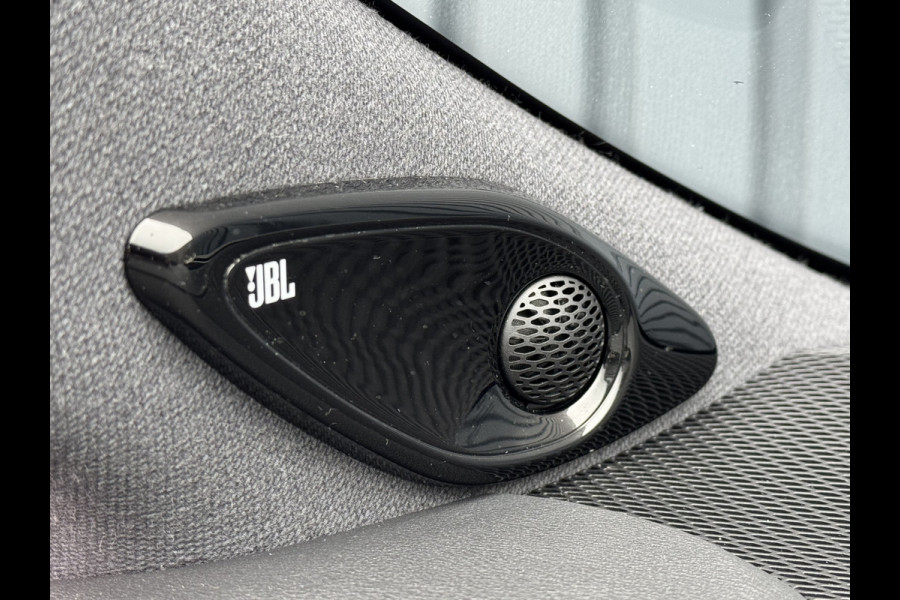 Toyota Corolla Hybrid 140 Executive / Bi tone | Schuif-/kantel dak | JBL | Head-up | 18 inch | Rijklaar!!!