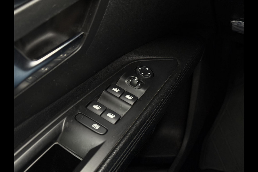 Peugeot 5008 1.2 PureTech Active Avantage | 7 Persoons | Trekhaak | Camera | Navi |
