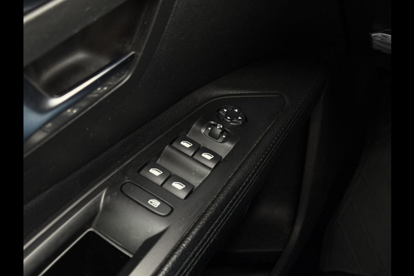 Peugeot 5008 1.2 PureTech Active Avantage | 7 Persoons | Trekhaak | Camera | Navi |