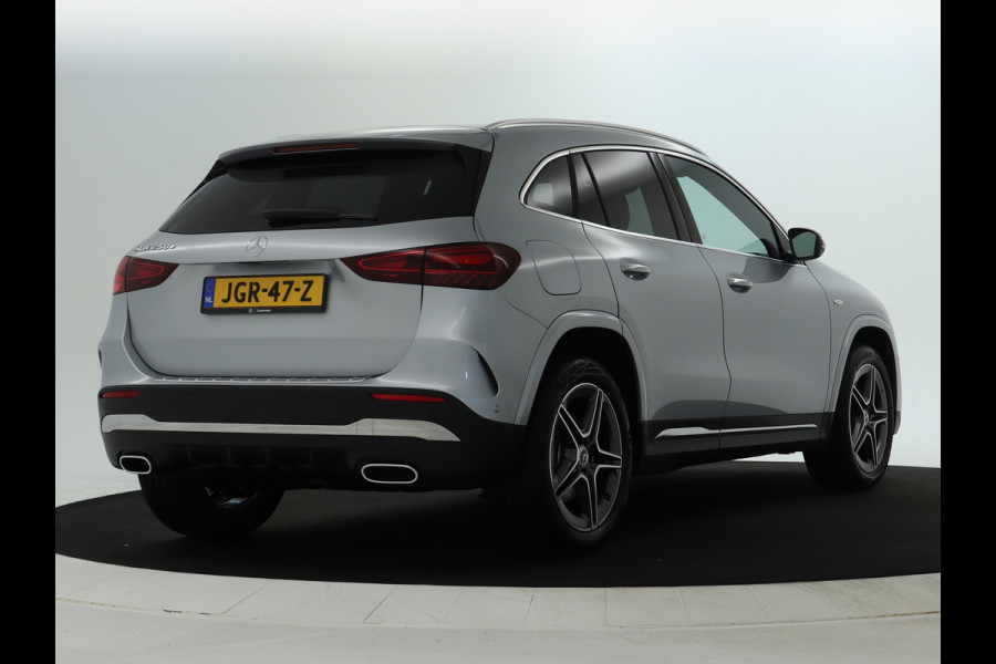 Mercedes-Benz GLA 250 e AMG Plug-In Hybride AMG Line | Head-up-Display | Distronic | 11Kw Laden | Stuur en Stoelverwarming | Sfeerverlichting. Inclusief 48 maanden Mercedes-Benz Certified garantie voor Europa.