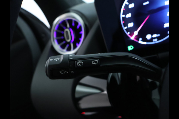 Mercedes-Benz GLA 250 e AMG Plug-In Hybride AMG Line | Head-up-Display | Distronic | 11Kw Laden | Stuur en Stoelverwarming | Sfeerverlichting. Inclusief 48 maanden Mercedes-Benz Certified garantie voor Europa.
