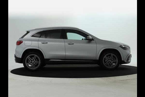 Mercedes-Benz GLA 250 e AMG Plug-In Hybride AMG Line | Head-up-Display | Distronic | 11Kw Laden | Stuur en Stoelverwarming | Sfeerverlichting. Inclusief 48 maanden Mercedes-Benz Certified garantie voor Europa.