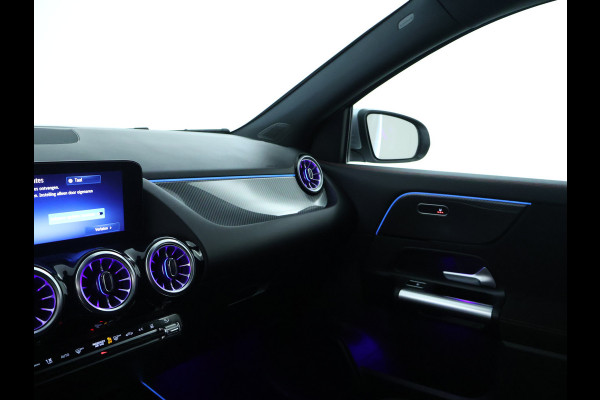 Mercedes-Benz GLA 250 e AMG Plug-In Hybride AMG Line | Head-up-Display | Distronic | 11Kw Laden | Stuur en Stoelverwarming | Sfeerverlichting. Inclusief 48 maanden Mercedes-Benz Certified garantie voor Europa.