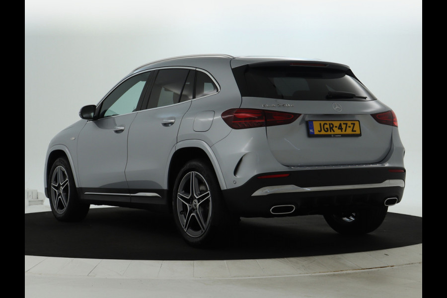 Mercedes-Benz GLA 250 e AMG Plug-In Hybride AMG Line | Head-up-Display | Distronic | 11Kw Laden | Stuur en Stoelverwarming | Sfeerverlichting. Inclusief 48 maanden Mercedes-Benz Certified garantie voor Europa.