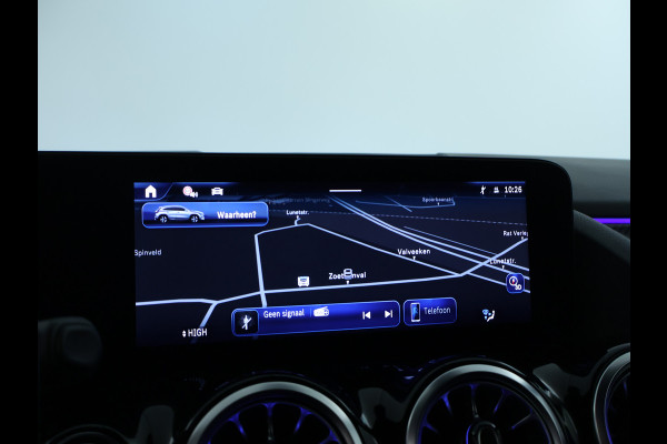 Mercedes-Benz GLA 250 e AMG Plug-In Hybride AMG Line | Head-up-Display | Distronic | 11Kw Laden | Stuur en Stoelverwarming | Sfeerverlichting. Inclusief 48 maanden Mercedes-Benz Certified garantie voor Europa.