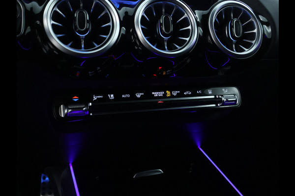 Mercedes-Benz GLA 250 e AMG Plug-In Hybride AMG Line | Head-up-Display | Distronic | 11Kw Laden | Stuur en Stoelverwarming | Sfeerverlichting. Inclusief 48 maanden Mercedes-Benz Certified garantie voor Europa.