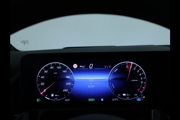 Mercedes-Benz GLA 250 e AMG Plug-In Hybride AMG Line | Head-up-Display | Distronic | 11Kw Laden | Stuur en Stoelverwarming | Sfeerverlichting. Inclusief 48 maanden Mercedes-Benz Certified garantie voor Europa.