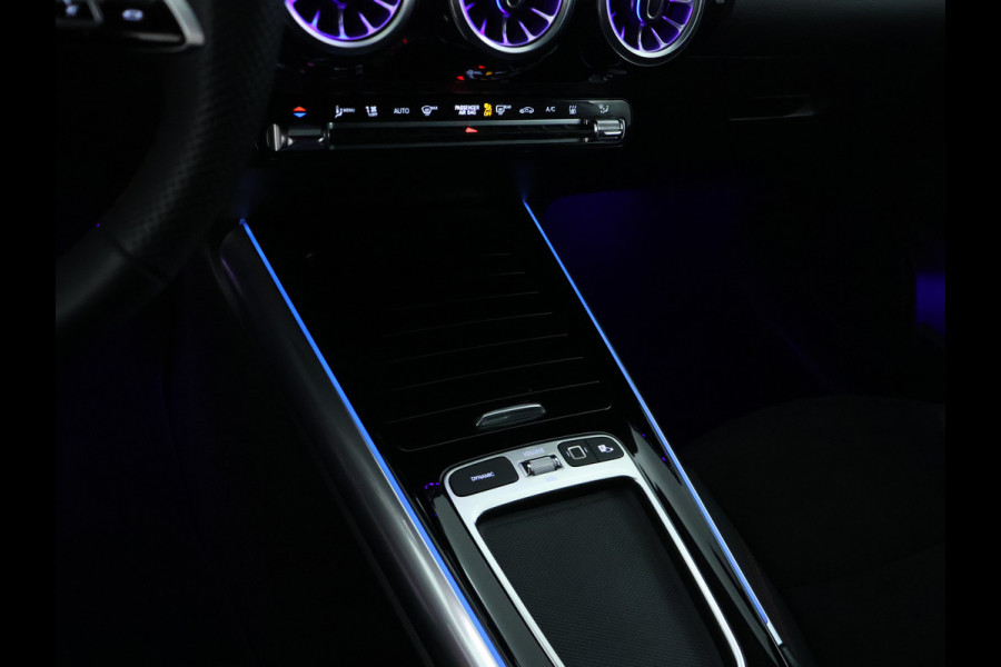 Mercedes-Benz GLA 250 e AMG Plug-In Hybride AMG Line | Head-up-Display | Distronic | 11Kw Laden | Stuur en Stoelverwarming | Sfeerverlichting. Inclusief 48 maanden Mercedes-Benz Certified garantie voor Europa.