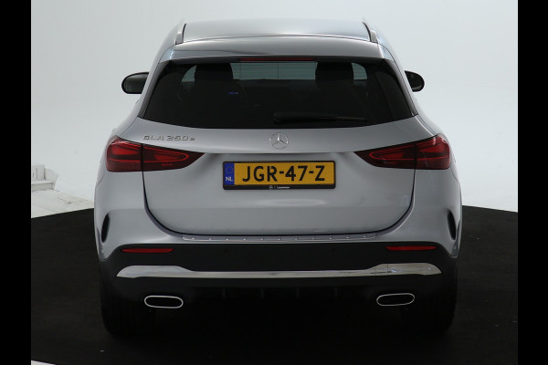 Mercedes-Benz GLA 250 e AMG Plug-In Hybride AMG Line | Head-up-Display | Distronic | 11Kw Laden | Stuur en Stoelverwarming | Sfeerverlichting. Inclusief 48 maanden Mercedes-Benz Certified garantie voor Europa.