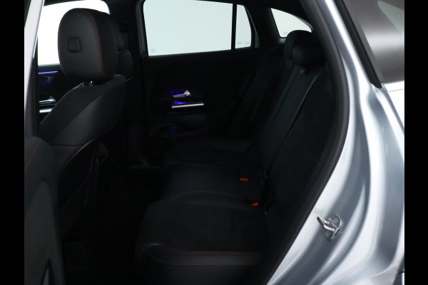 Mercedes-Benz GLA 250 e AMG Plug-In Hybride AMG Line | Head-up-Display | Distronic | 11Kw Laden | Stuur en Stoelverwarming | Sfeerverlichting. Inclusief 48 maanden Mercedes-Benz Certified garantie voor Europa.