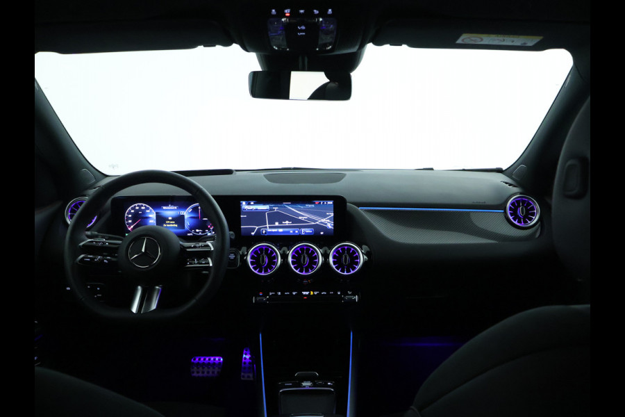 Mercedes-Benz GLA 250 e AMG Plug-In Hybride AMG Line | Head-up-Display | Distronic | 11Kw Laden | Stuur en Stoelverwarming | Sfeerverlichting. Inclusief 48 maanden Mercedes-Benz Certified garantie voor Europa.