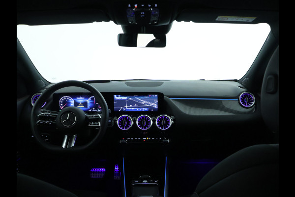 Mercedes-Benz GLA 250 e AMG Plug-In Hybride AMG Line | Head-up-Display | Distronic | 11Kw Laden | Stuur en Stoelverwarming | Sfeerverlichting. Inclusief 48 maanden Mercedes-Benz Certified garantie voor Europa.