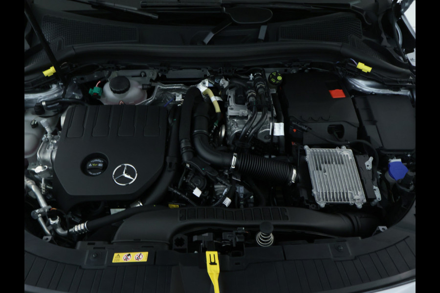 Mercedes-Benz GLA 250 e AMG Plug-In Hybride AMG Line | Head-up-Display | Distronic | 11Kw Laden | Stuur en Stoelverwarming | Sfeerverlichting. Inclusief 48 maanden Mercedes-Benz Certified garantie voor Europa.