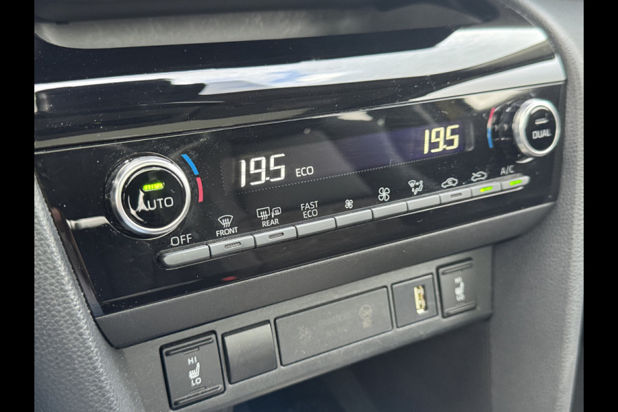 Toyota Yaris Cross 1.5 Hybrid Executive / Bi tone | Pano dak | Trekhaak | JBL | BSM | Rijklaar!!!