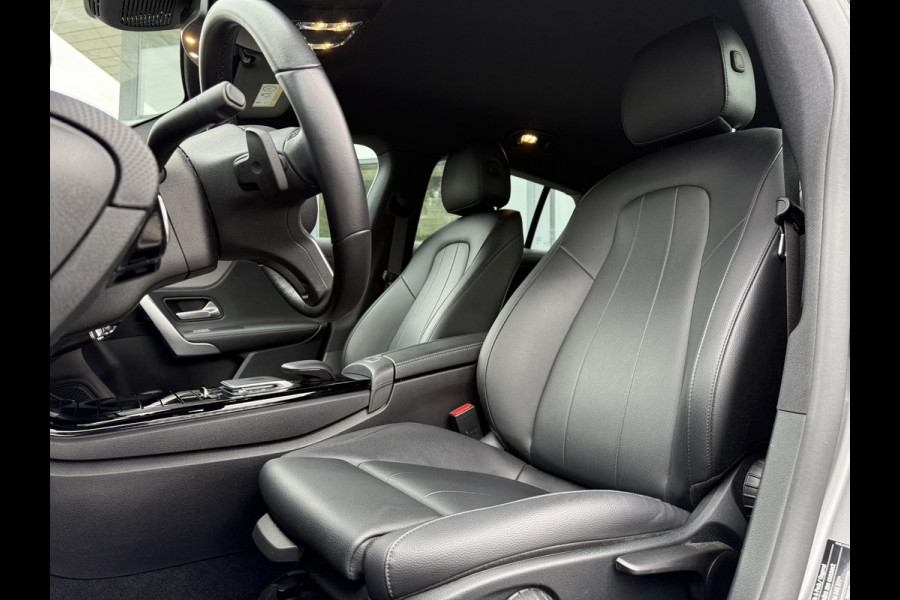 Mercedes-Benz CLA-Klasse Shooting Brake 200 Aut. Business Sol. Luxury | Navi | Camera | Sfeer Verlichting |