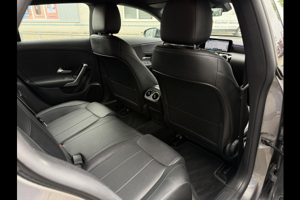 Mercedes-Benz CLA-Klasse Shooting Brake 200 Aut. Business Sol. Luxury | Navi | Camera | Sfeer Verlichting |