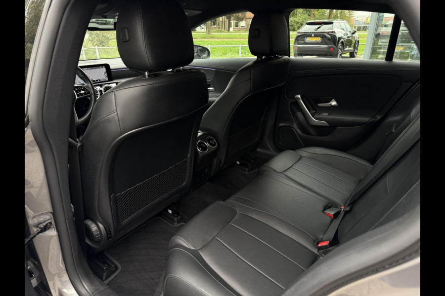 Mercedes-Benz CLA-Klasse Shooting Brake 200 Aut. Business Sol. Luxury | Navi | Camera | Sfeer Verlichting |