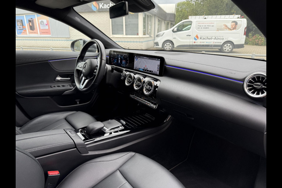 Mercedes-Benz CLA-Klasse Shooting Brake 200 Aut. Business Sol. Luxury | Navi | Camera | Sfeer Verlichting |