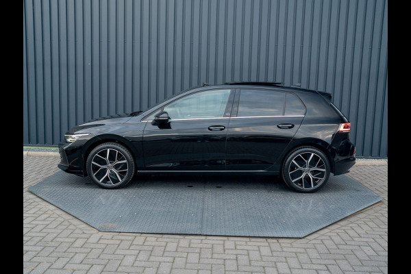 Volkswagen Golf 1.5 eTSI 50 Jaar Edition | Panodak | Stoelgeheugen | Trekhaak Elk. Wegkl. | Harman/ Kardon | Prijs Rijklaar!!
