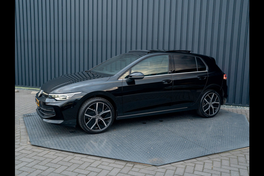 Volkswagen Golf 1.5 eTSI 50 Jaar Edition | Panodak | Stoelgeheugen | Trekhaak Elk. Wegkl. | Harman/ Kardon | Prijs Rijklaar!!