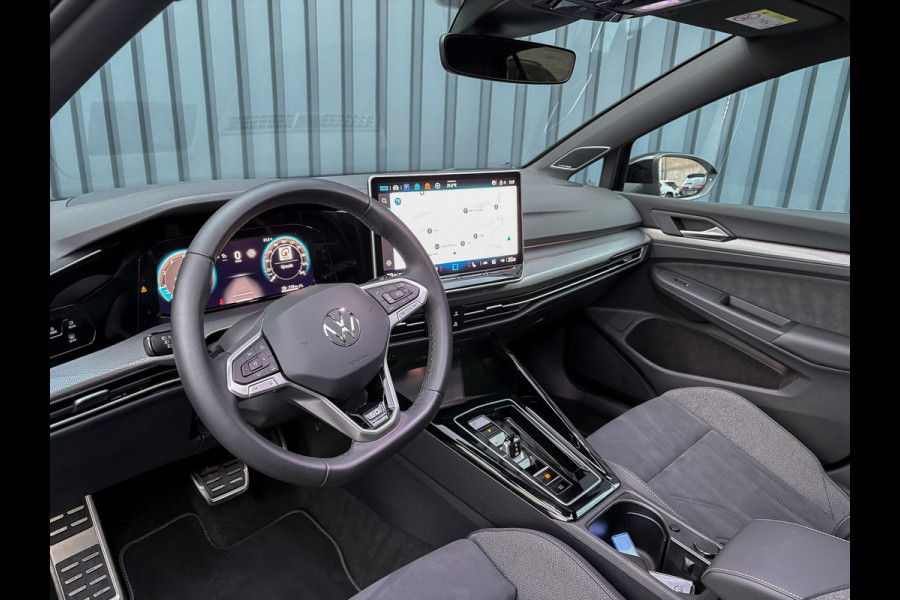 Volkswagen Golf 1.5 eTSI 50 Jaar Edition | Panodak | Stoelgeheugen | Trekhaak Elk. Wegkl. | Harman/ Kardon | Prijs Rijklaar!!