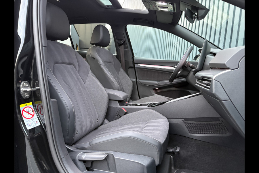 Volkswagen Golf 1.5 eTSI 50 Jaar Edition | Panodak | Stoelgeheugen | Trekhaak Elk. Wegkl. | Harman/ Kardon | Prijs Rijklaar!!
