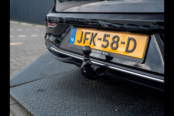Volkswagen Golf 1.5 eTSI 50 Jaar Edition | Panodak | Stoelgeheugen | Trekhaak Elk. Wegkl. | Harman/ Kardon | Prijs Rijklaar!!