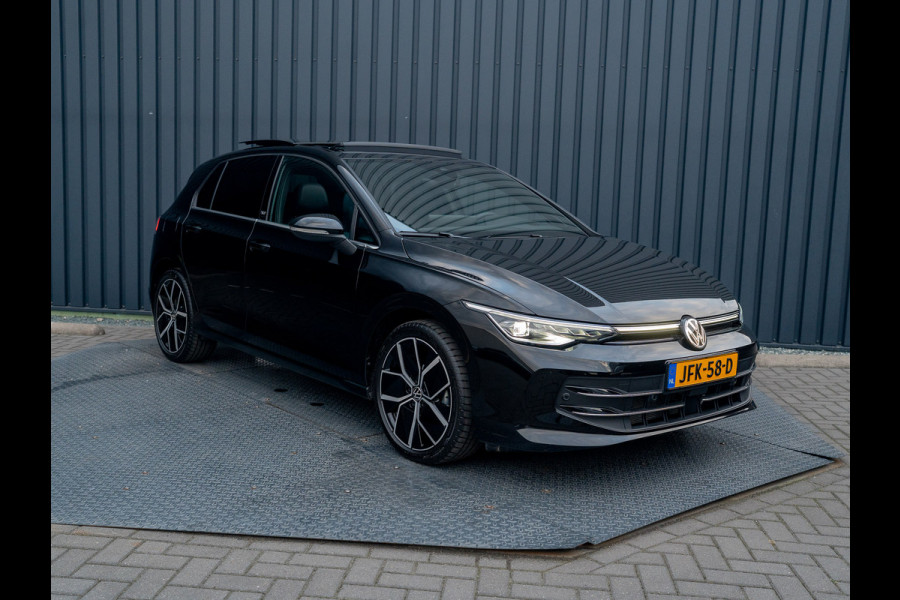 Volkswagen Golf 1.5 eTSI 50 Jaar Edition | Panodak | Stoelgeheugen | Trekhaak Elk. Wegkl. | Harman/ Kardon | Prijs Rijklaar!!