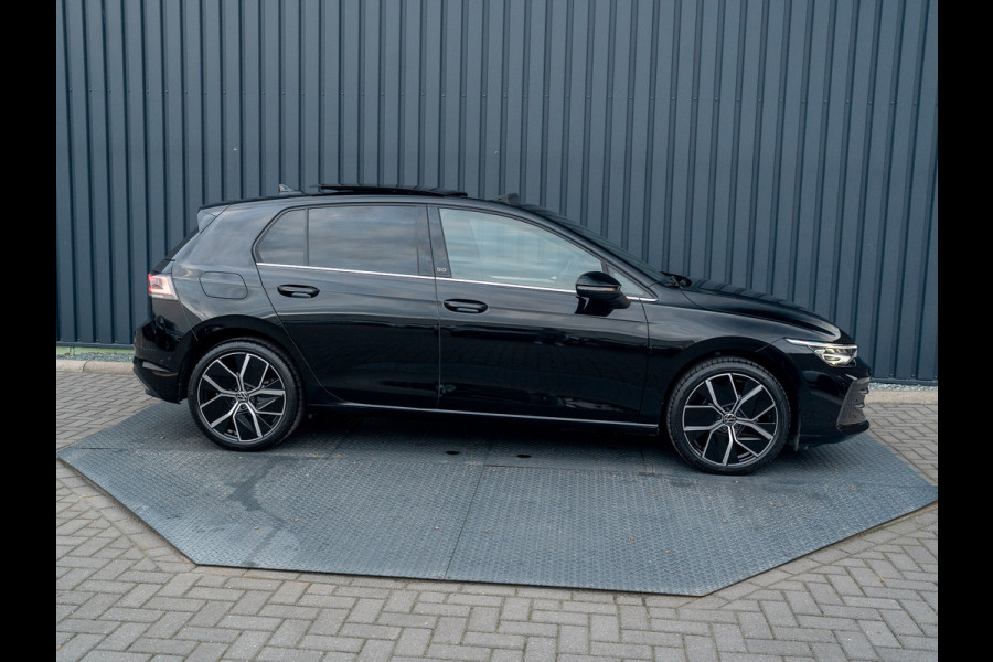 Volkswagen Golf 1.5 eTSI 50 Jaar Edition | Panodak | Stoelgeheugen | Trekhaak Elk. Wegkl. | Harman/ Kardon | Prijs Rijklaar!!