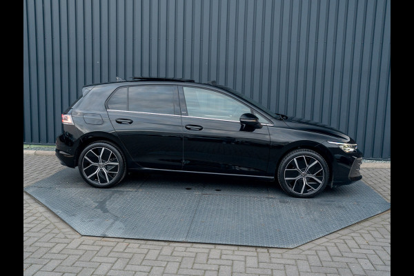 Volkswagen Golf 1.5 eTSI 50 Jaar Edition | Panodak | Stoelgeheugen | Trekhaak Elk. Wegkl. | Harman/ Kardon | Prijs Rijklaar!!