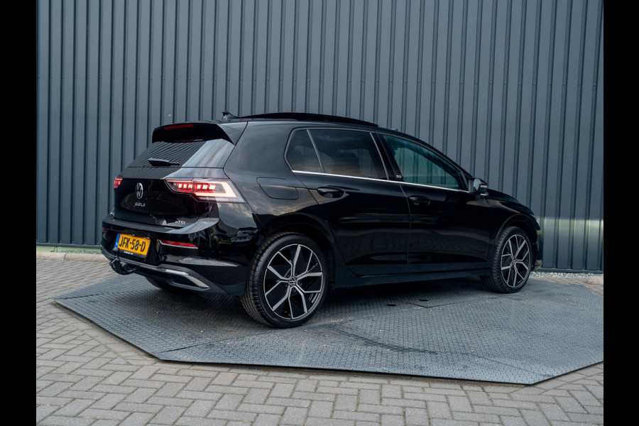 Volkswagen Golf 1.5 eTSI 50 Jaar Edition | Panodak | Stoelgeheugen | Trekhaak Elk. Wegkl. | Harman/ Kardon | Prijs Rijklaar!!