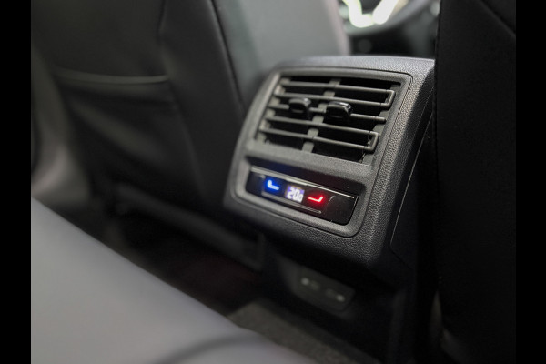 Volkswagen Golf 1.5 eTSI 50 Jaar Edition | Panodak | Stoelgeheugen | Trekhaak Elk. Wegkl. | Harman/ Kardon | Prijs Rijklaar!!