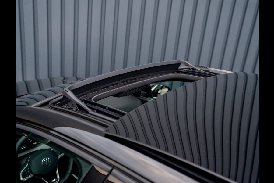 Volkswagen Golf 1.5 eTSI 50 Jaar Edition | Panodak | Stoelgeheugen | Trekhaak Elk. Wegkl. | Harman/ Kardon | Prijs Rijklaar!!