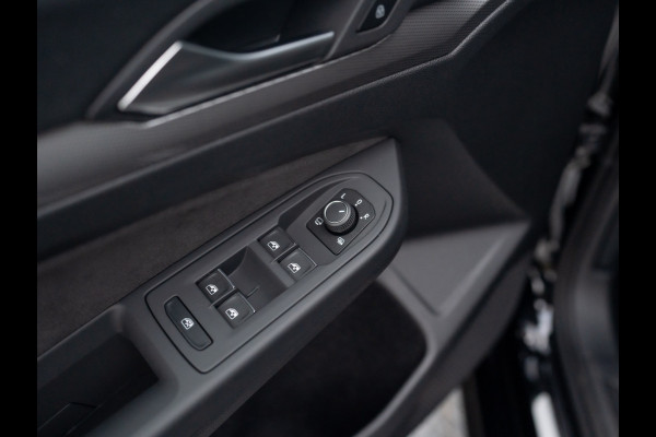 Volkswagen Golf 1.5 eTSI 50 Jaar Edition | Panodak | Stoelgeheugen | Trekhaak Elk. Wegkl. | Harman/ Kardon | Prijs Rijklaar!!