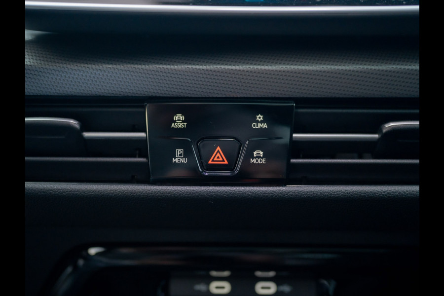 Volkswagen Golf 1.5 eTSI 50 Jaar Edition | Panodak | Stoelgeheugen | Trekhaak Elk. Wegkl. | Harman/ Kardon | Prijs Rijklaar!!