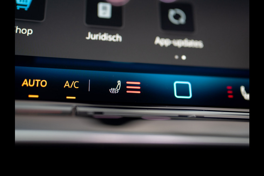 Volkswagen Golf 1.5 eTSI 50 Jaar Edition | Panodak | Stoelgeheugen | Trekhaak Elk. Wegkl. | Harman/ Kardon | Prijs Rijklaar!!