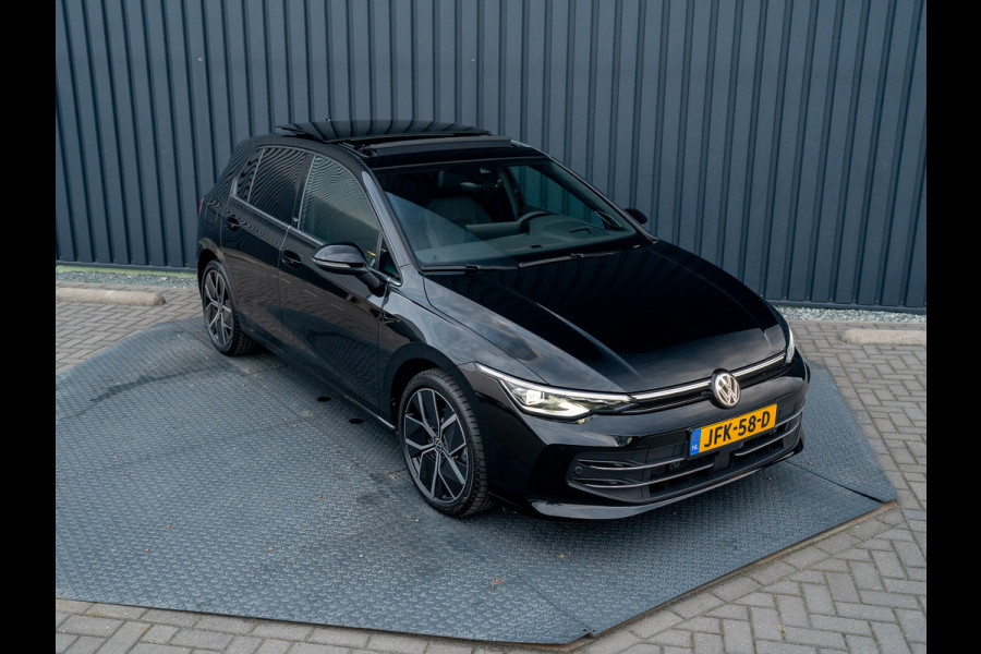 Volkswagen Golf 1.5 eTSI 50 Jaar Edition | Panodak | Stoelgeheugen | Trekhaak Elk. Wegkl. | Harman/ Kardon | Prijs Rijklaar!!
